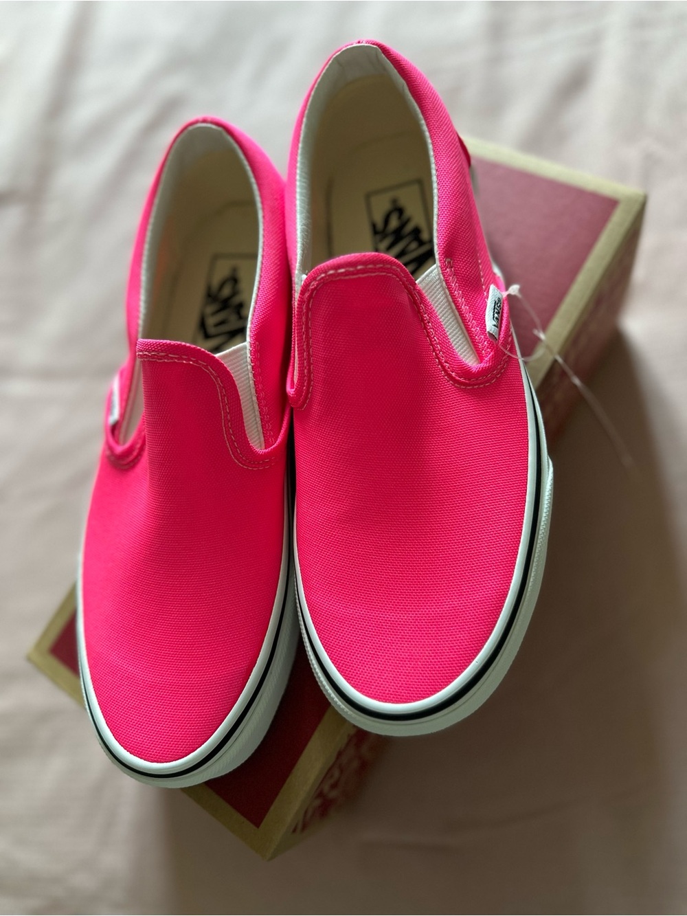 Vans Classic Slip-On woman Shoes - Pink/White - Picture 1 of 5